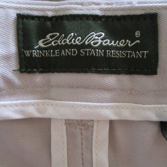 Eddie Bauer Mens Pleated Front Cotton Expandable Waist Short Pant NWOT - 40W - Picture 3 of 3
